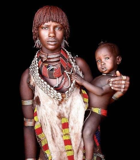 非洲最原始的部落,女子一辈子不洗澡,结婚时,女方只要3头牛