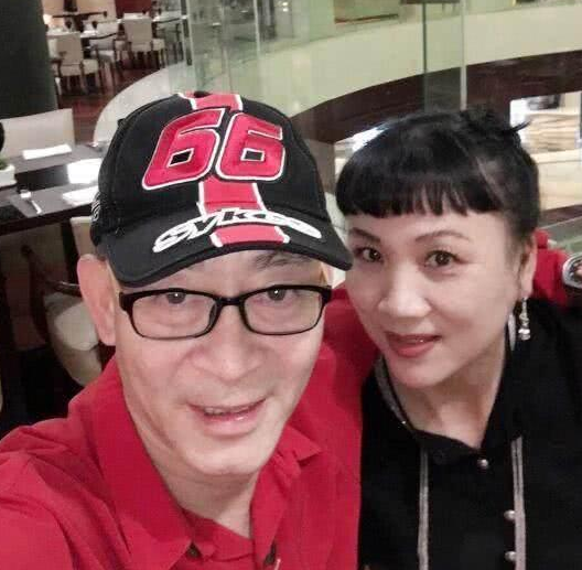 看到女儿本人自拍,难怪一直不出道|六小龄童|章金莱|女儿_新浪新闻