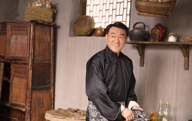 姓关的老总_鸿星尔克老总图片