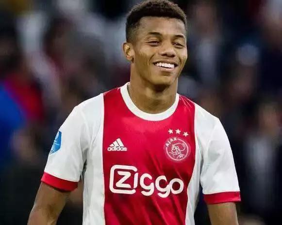 曝广州恒大3000万欧砸荷甲妖锋 左脚盘带王加盟意愿强烈|阿贾克斯|荷