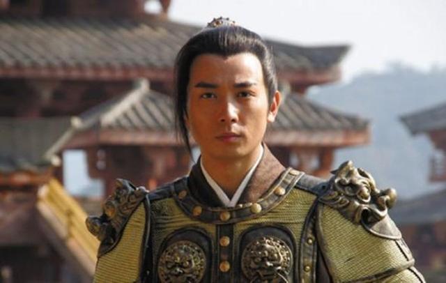 将军正观察敌情,突现一队蝼蚁爬过,将军惊恐:迅速拔营,快撤!