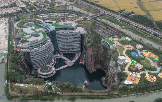 上海修建世界上第一个在地下的酒店,耗时12年,地下建了16层楼!