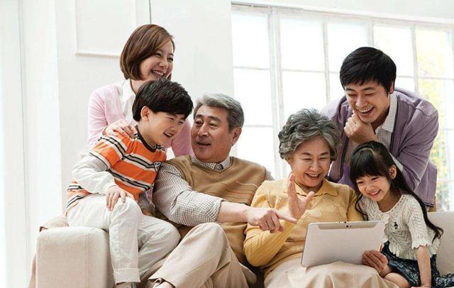 老人给带孩子,父母有时未必能做到的事情,老人却能做到!