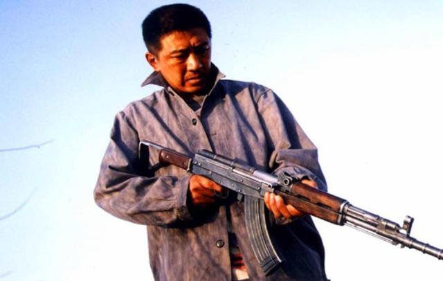 悍匪白宝山,被逮捕时明明手中有枪,为何却放弃了抵抗