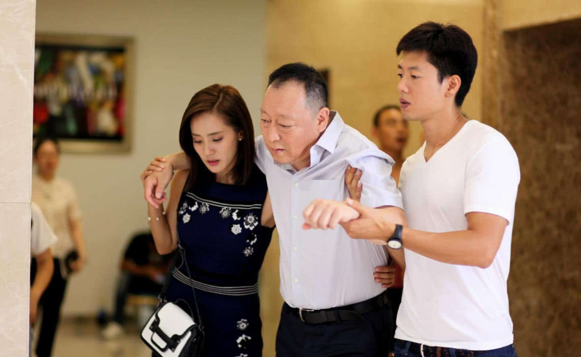 倪大红来头不小娶了倪萍的妹妹倪炜老婆还是著名制片人