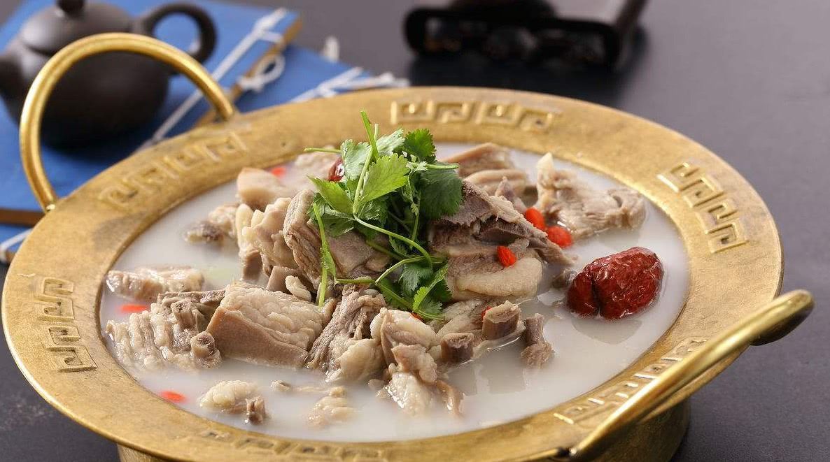 炖羊肉时,掌握3个技巧,羊肉不膻,方法看一遍就能学会