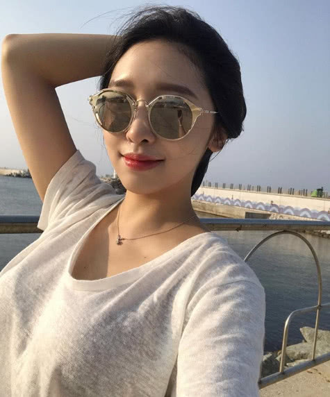 白慧珍是ins上的一名韩国健身网红,她的粉丝关注量在上个月突破十万