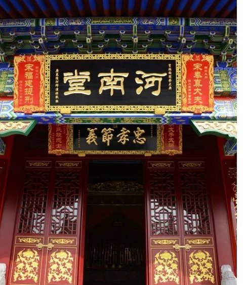 建筑坐北朝南,自北向南依次建有姜太公殿,昭烈武成王庙,穆公殿,河南堂