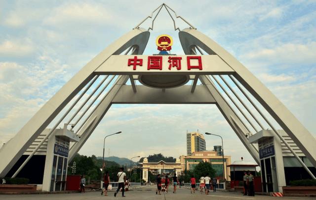 中国一个小县城,随处可见越南美女|河口|越南|县城_新浪新闻