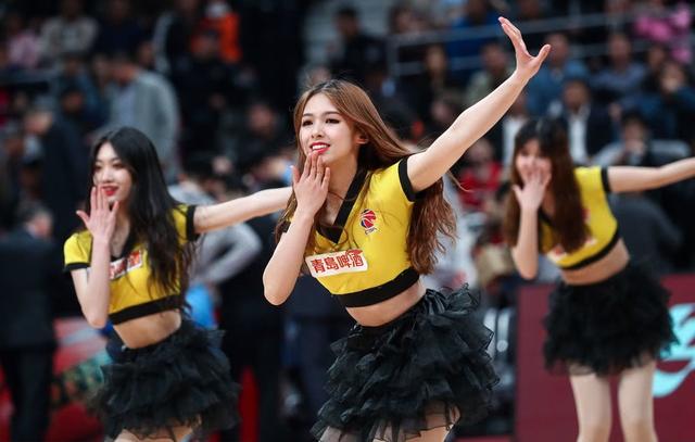 秀色cba:深圳女神不负最美之名 辽篮宝贝梨花带雨惹人怜