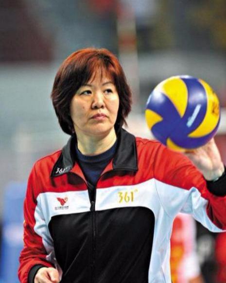 58岁郎平近况,入选杰出杰出贡献人物,网友:实至名归!