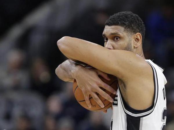 NBA史上20大出场时间最多的球星,科比第7,詹