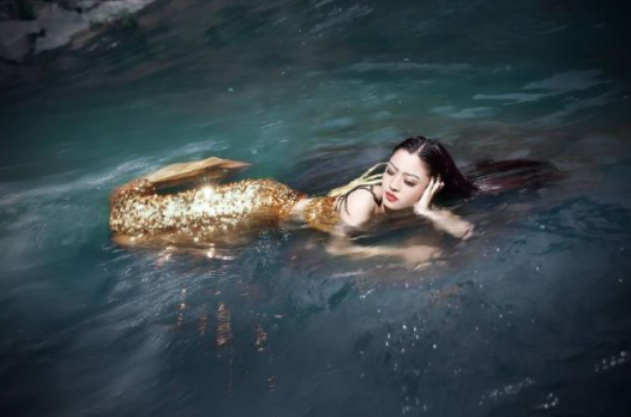 世界上"美人鱼"是否存在,科学家曾活捉,半人半鱼已活三百多年