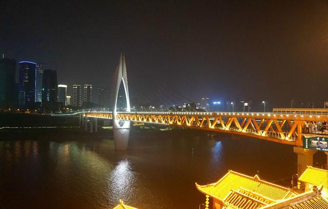 千廝門大橋的夜景是非常美的哦77燈光旖旎,一片繁榮景象哦什麼叫