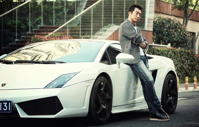 郑恺的夜店一晚收入上百万,门口豪车扎推,劳斯莱斯只能停远处