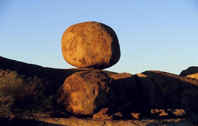 澳大利亚"魔鬼大理岩保护区",像极了古代神话中神鸟的巨蛋|风化