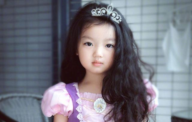 被父母"坑"过的明星:阿拉蕾张柏芝上榜,而她因父亲入狱3年