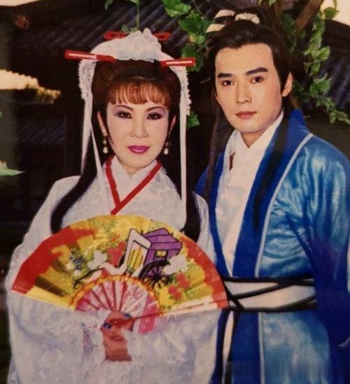 西门无恨焦恩俊的演技出神入化西门大妈的颜值也不容忽视