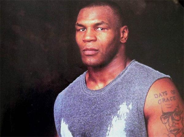 巅峰时期的拳王泰森一拳有多重?对手被他一拳ko,陪练多次辞职