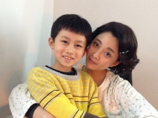 小童星崔璨生活近照:6岁挑战400多场戏,11岁一年演4部电视剧