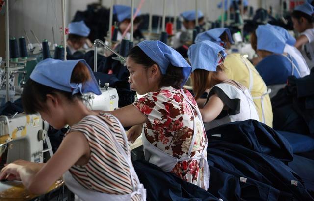 富士康打工妹叹息:打工8年,查了下卡里的积蓄,还以为看错了