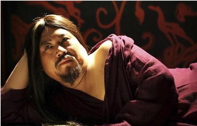 郭德纲的水杯谁拿着呢?不是岳云鹏不是郭麒麟,而是他们