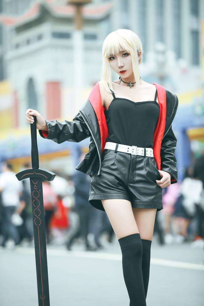 【美女cos】黑saber 小姐姐帅爆了!