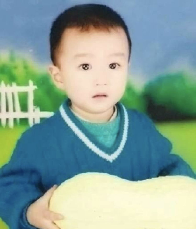 王俊凯从1岁到20岁成长组图对比 被粉丝怒赞越长越好看