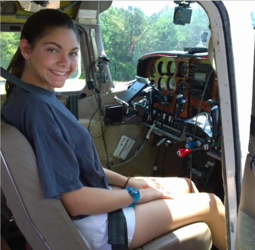 据《每日邮报》报导,这位17岁的少女名叫艾丽莎亚99卡森(alyssa