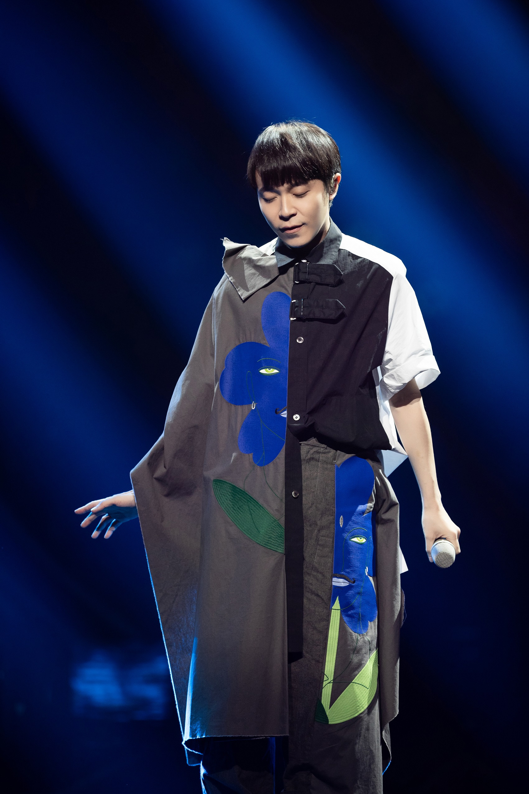 吴青峰《歌手》2019第九期巧思编曲《那些花儿 望春风》触动人心