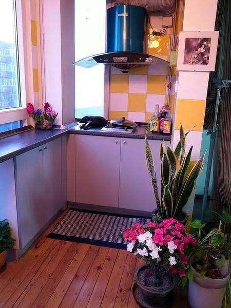 阳台改造厨房钱,先找物业确认是否合法,不然等改完后发现是违法的有很