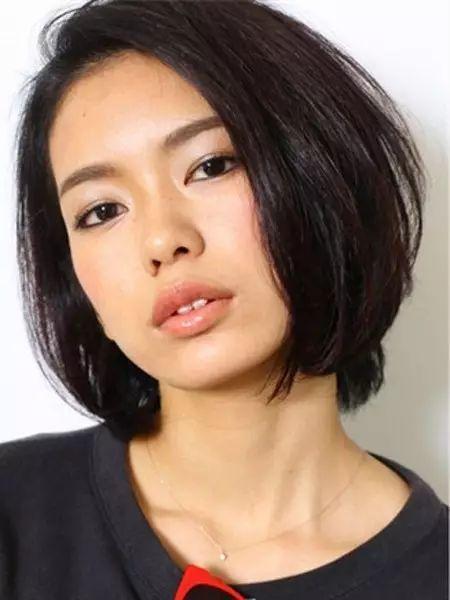 适合国字脸女生的好看发型设计,内敛的齐刘海,脸颊瞬间小一号!