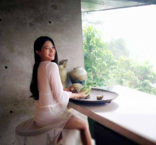 跳水女神何姿现状:生完孩子身材走样,面部圆润,长相变美