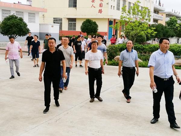 陕西安康:吉河镇中心校组织校长教师到恒口镇学校参观交流