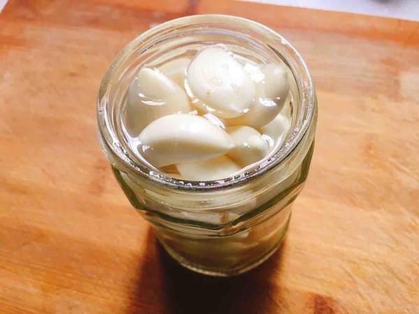 泡腊八蒜用白醋还是米醋9成人不懂难怪蒜绿得发黑