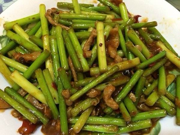 关于鱼的家常菜,除了红烧鱼之外,清蒸,剁椒,糖醋等等做法也是很常见的