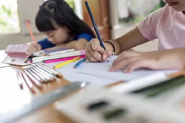 老师每天布置大量作业,家长一张图让其闭嘴,来看中国学生有多累|童童|中国学生|作业_新浪新闻