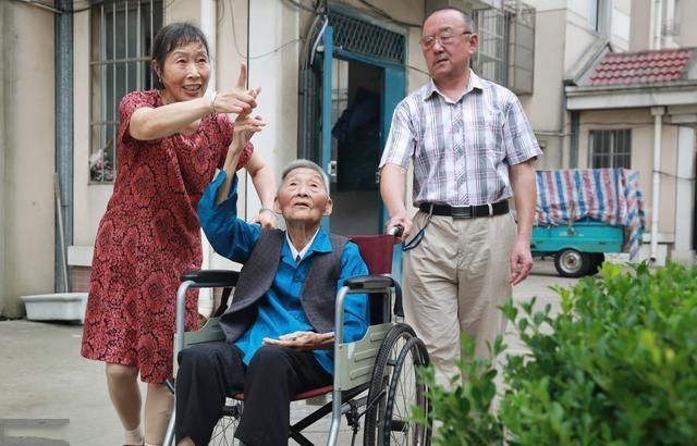 孩子日后孝不孝顺,关键在于父母对待孝顺教育这件事情上,要警惕