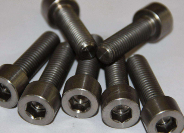 机器设备用内六角螺钉, 我们平常用十字形的, 这两种有什么不同?