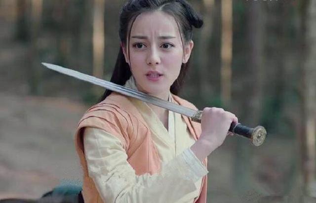 同样是要"自刎"的古装美人,她却让观众不想拦着,反而想补一刀