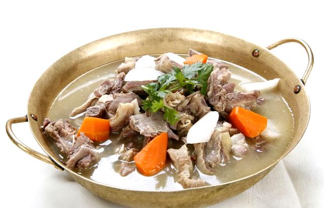炖羊肉注意三层去膻汤白味鲜教你做出全家爱吃的冬季美食