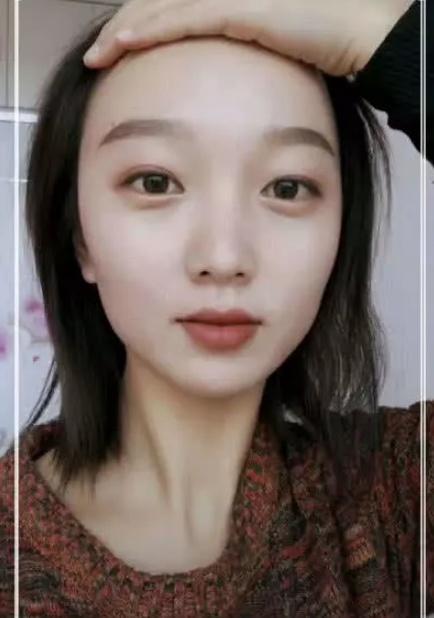 女大学生露额头走红,当她的手往上移时,网友:五阿哥是你吗?