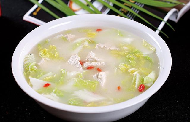 大厨为你推荐一道白菜豆腐汤,营养又美味