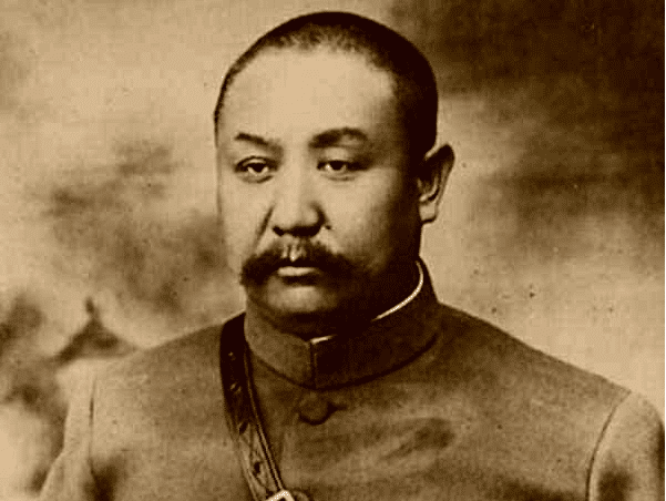 中原大战时阎锡山和冯玉祥的联军已经跟蒋军拼得精疲力竭,张学良属于