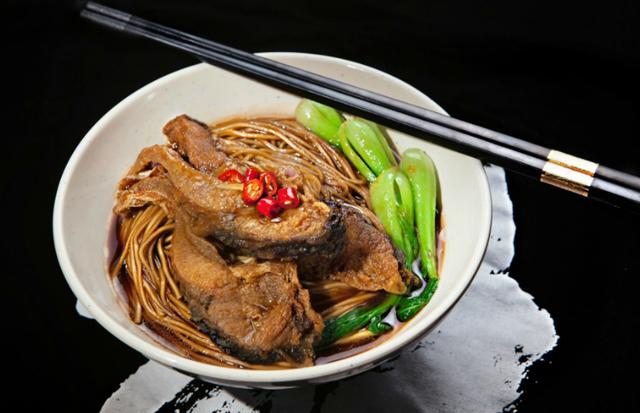 爆鱼面汤浓不腻,食而不厌,两者搭配恰到好处!