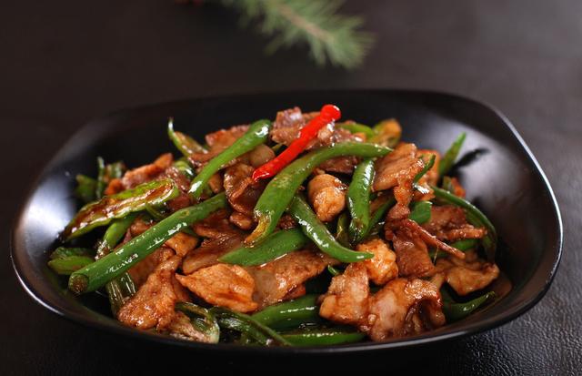 怎样做正宗农家小炒肉?湘菜厨师长手把手教你,先收藏了