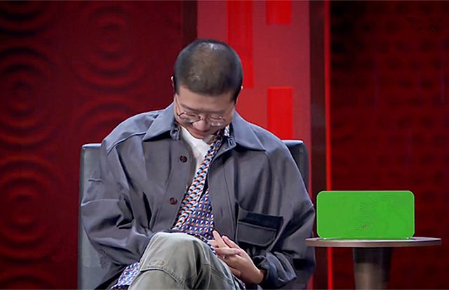 李诞重返《吐槽大会》洗白三大槽点?在节目玩手机也是情有可原?