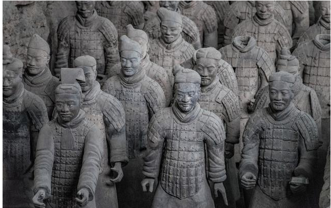 你知道秦始皇兵马俑两排俑之间的土堆为什么不挖掘，它有什么用？