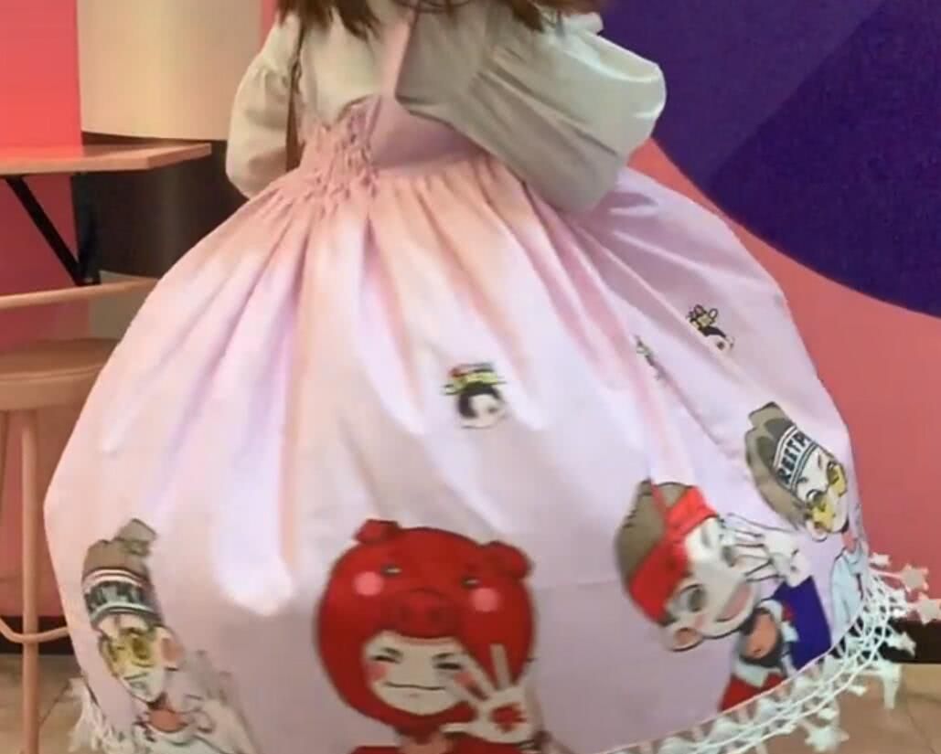 粉丝把小鬼头像制成lo娘裙,甩开裙摆的一刻,姐