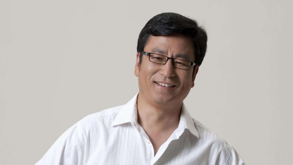 央视主持人白岩松隐瞒了22年的最美娇妻原来是我们熟悉的她